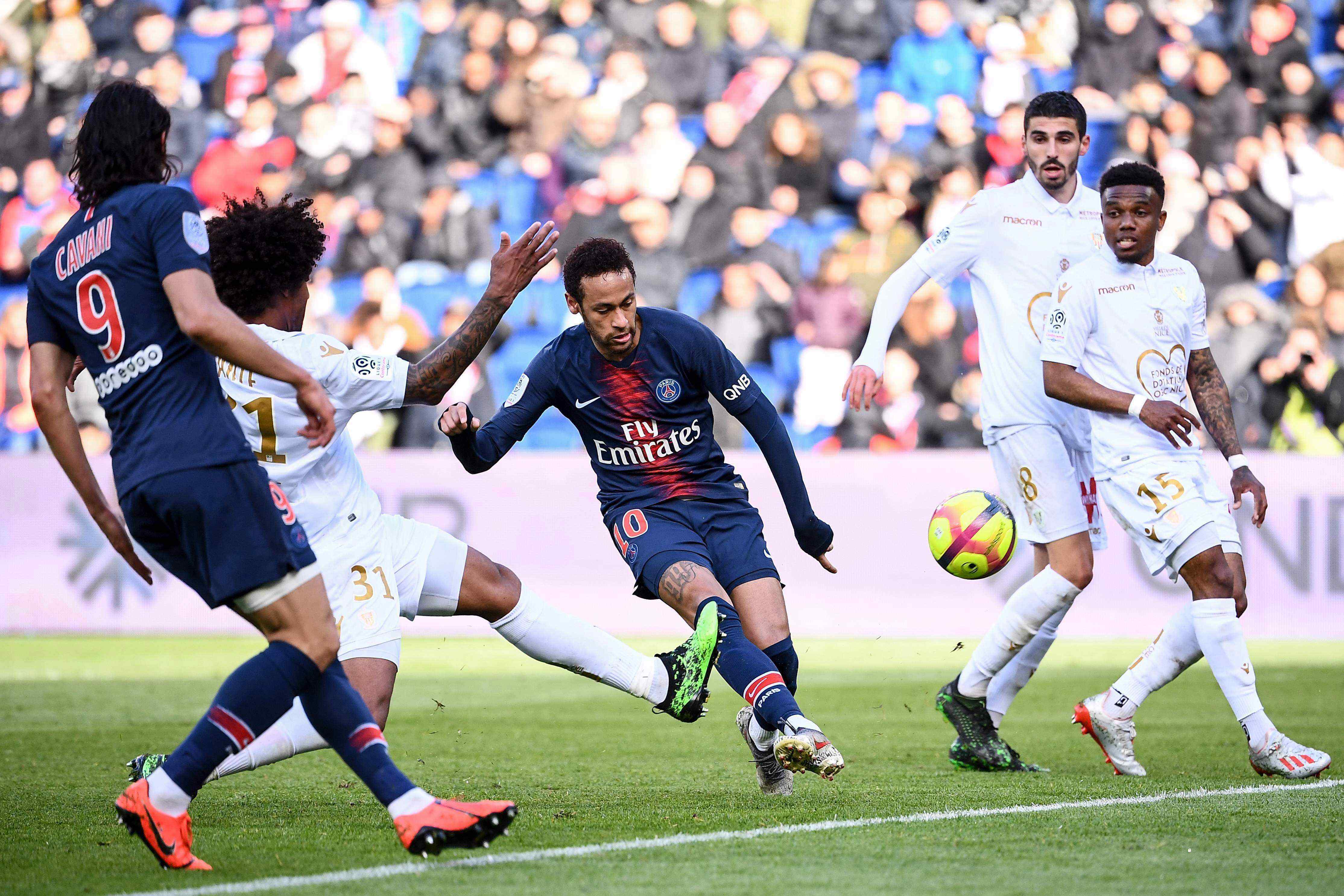 巴塞罗那引进前锋，加强攻击火力的简单介绍